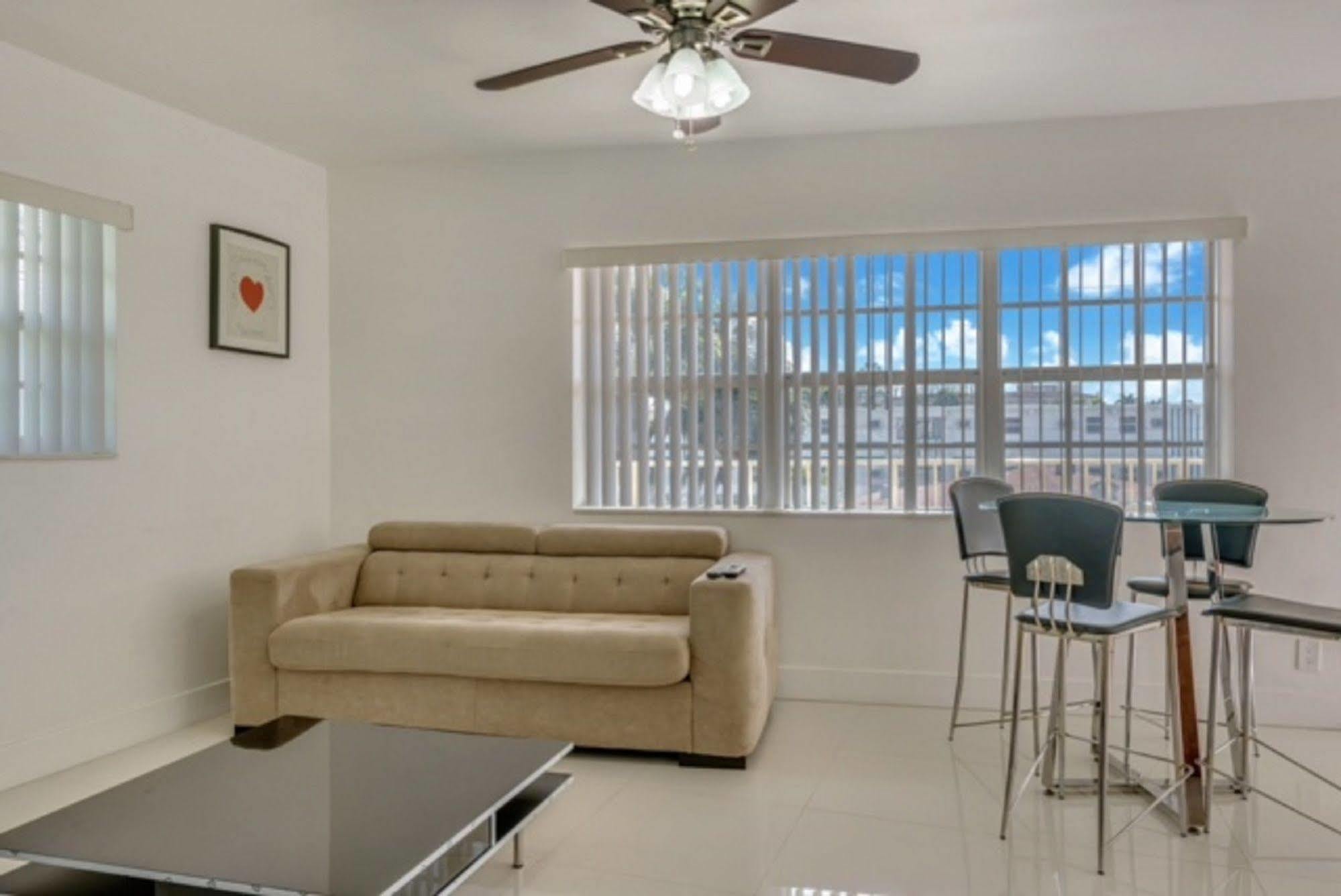 Luna Paradise By The Sea Aparthotel Lauderdale-by-the-Sea Exterior photo