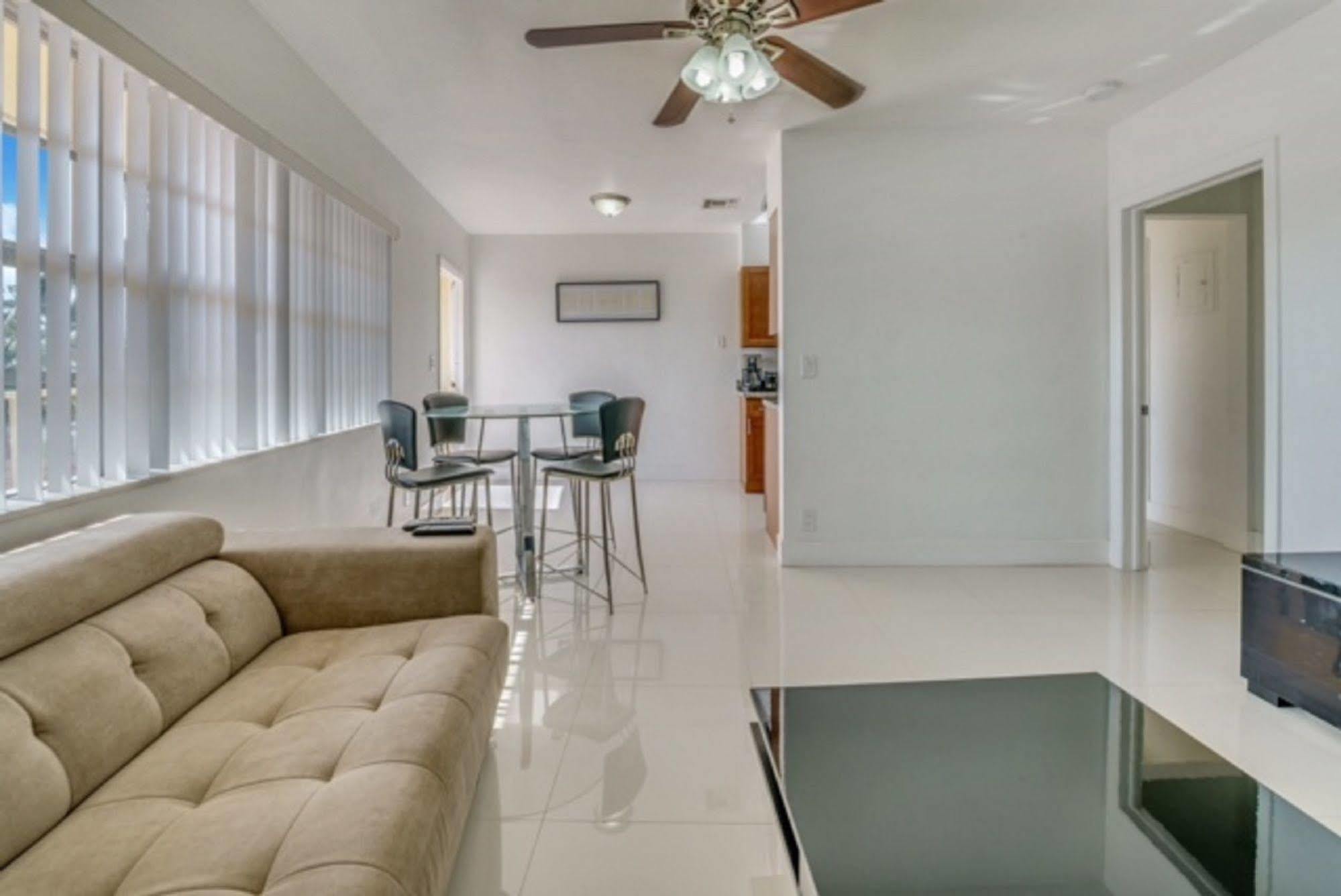 Luna Paradise By The Sea Aparthotel Lauderdale-by-the-Sea Exterior photo